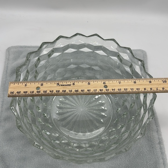 Heavy Cut Glass w/Geometric Pattern/Design Starburst on Bottom Capacity 68oz - Picture 3 of 6